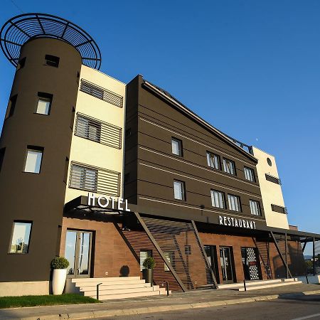 Hotel Ideo Lux Ni Exterior foto