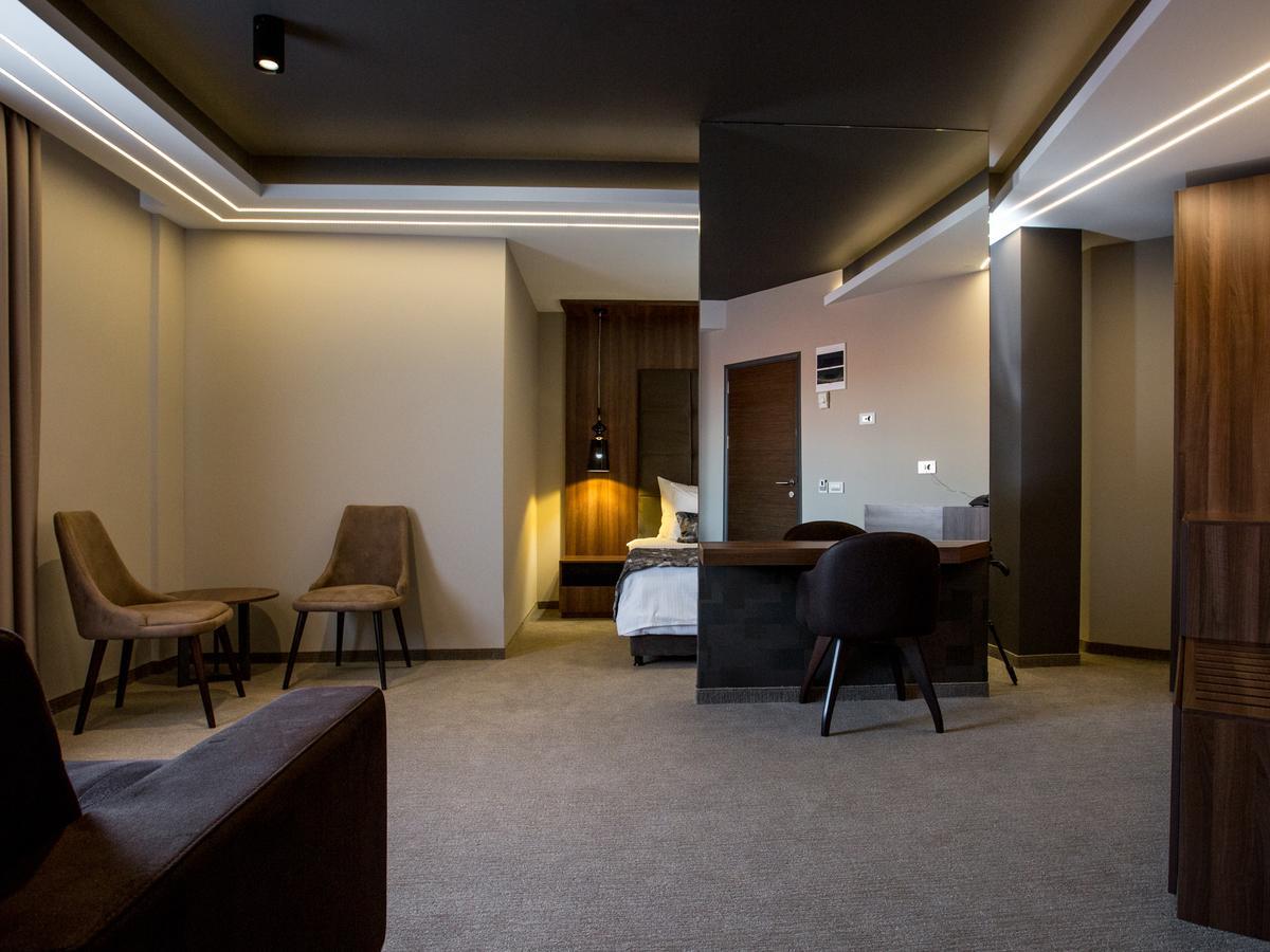 Hotel Ideo Lux Ni Exterior foto
