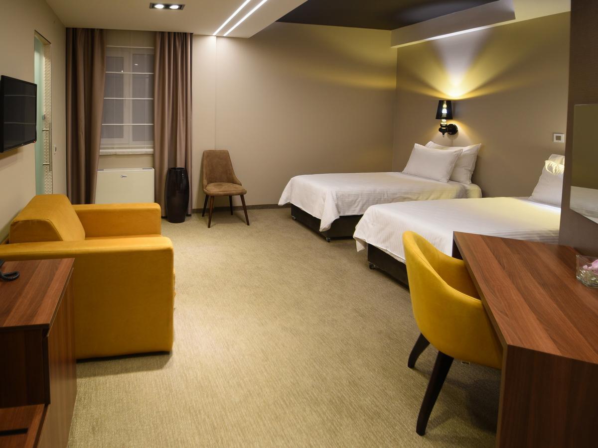 Hotel Ideo Lux Ni Exterior foto