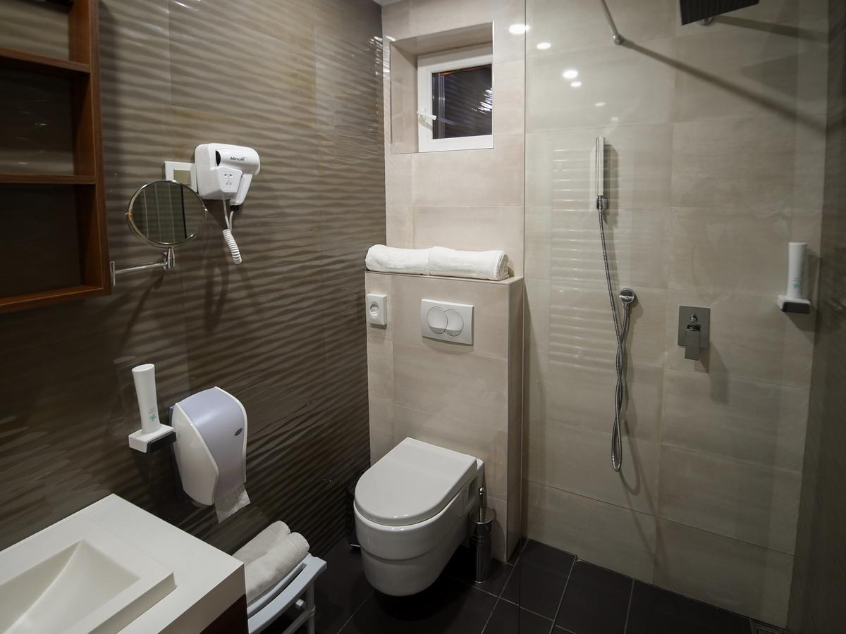 Hotel Ideo Lux Ni Exterior foto