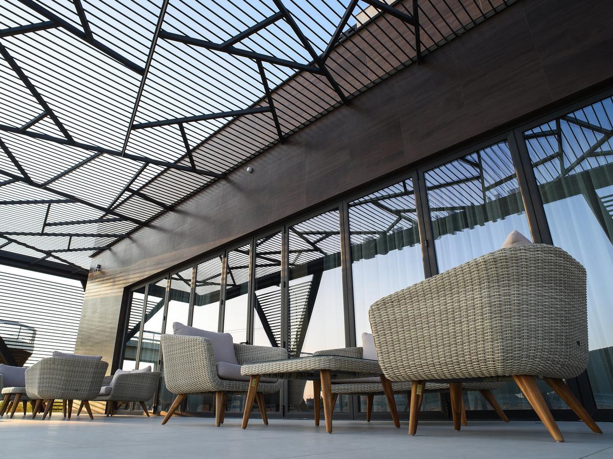 Hotel Ideo Lux Ni Exterior foto