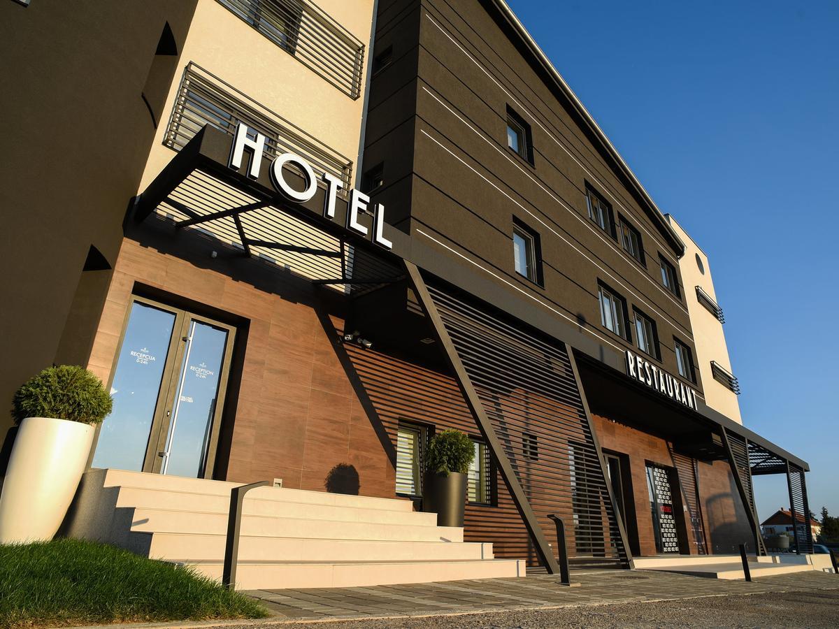 Hotel Ideo Lux Ni Exterior foto