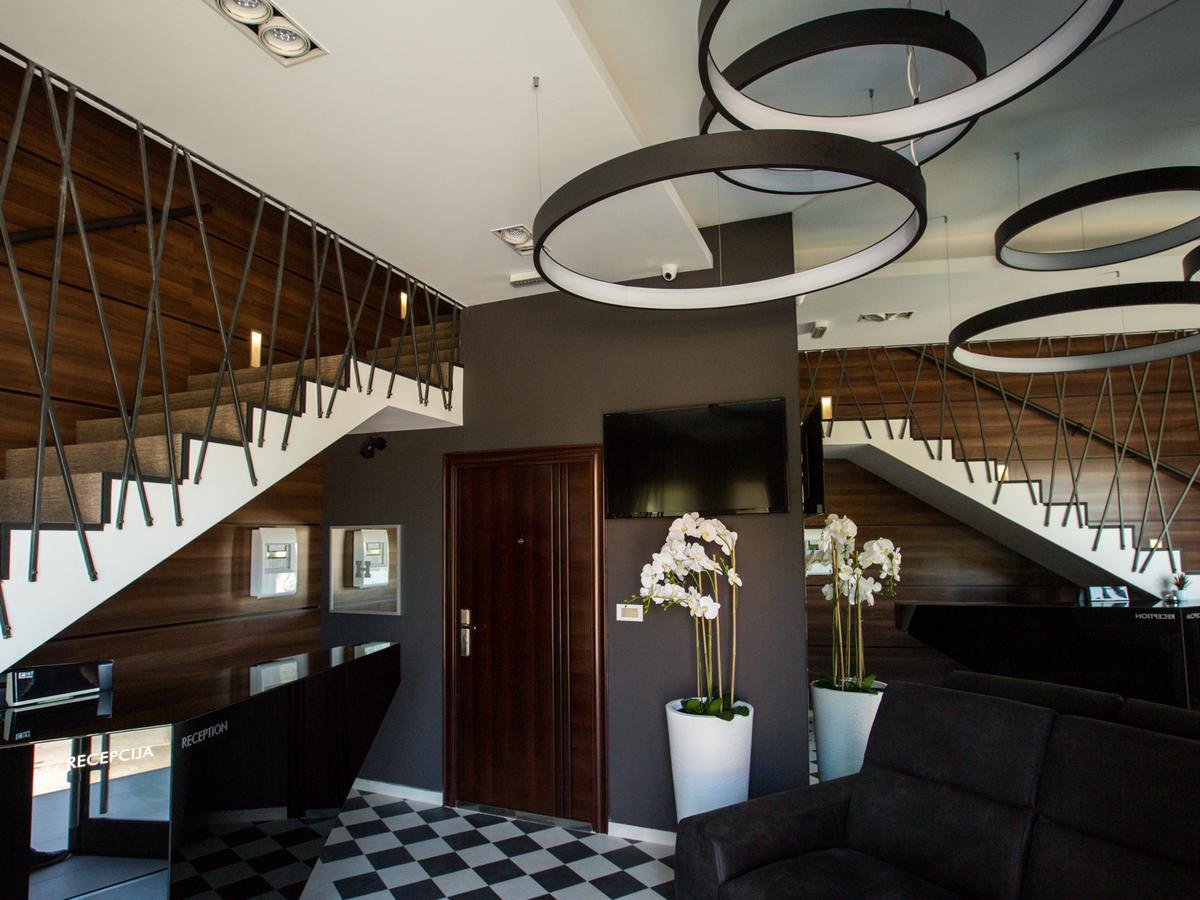 Hotel Ideo Lux Ni Exterior foto