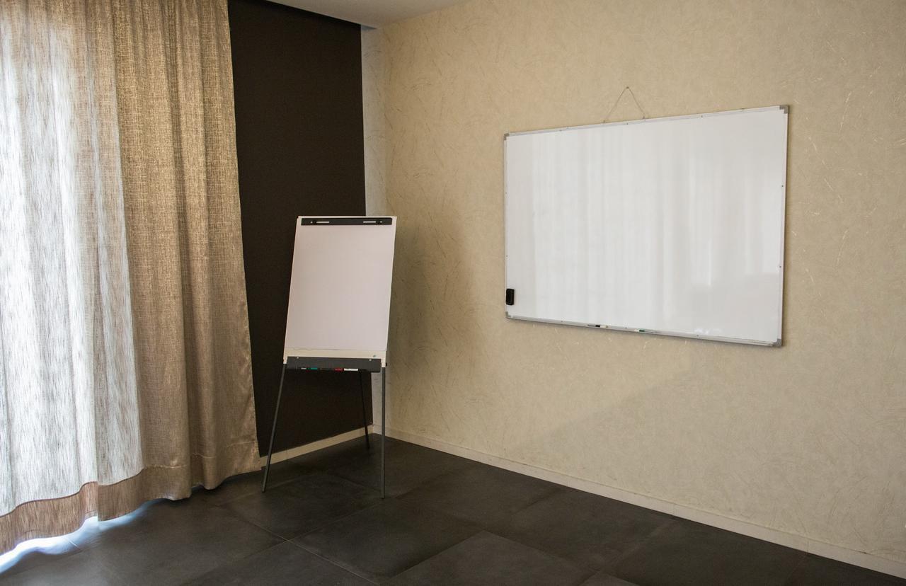 Hotel Ideo Lux Ni Exterior foto